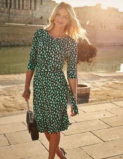 SOSANDAR Dresses Printed Round Neck Midi Waisted Dress