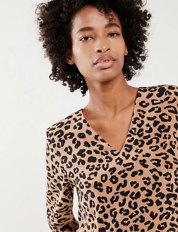 JAEGER Dresses Pure Silk Animal Print V-Neck Shift Dress - Image 4